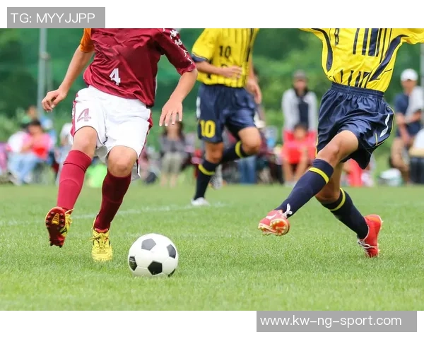 成都业余足球比赛热潮来袭球迷齐聚展现激情与友谊的盛宴 成都业余足球比赛热潮来袭球迷齐聚展现激情与友谊的盛宴